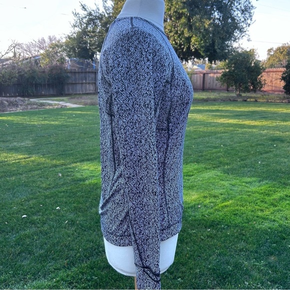 Lululemon Runderful Long Sleeve Athletic Pullover Top | Size 10 - Picture 5 of 10